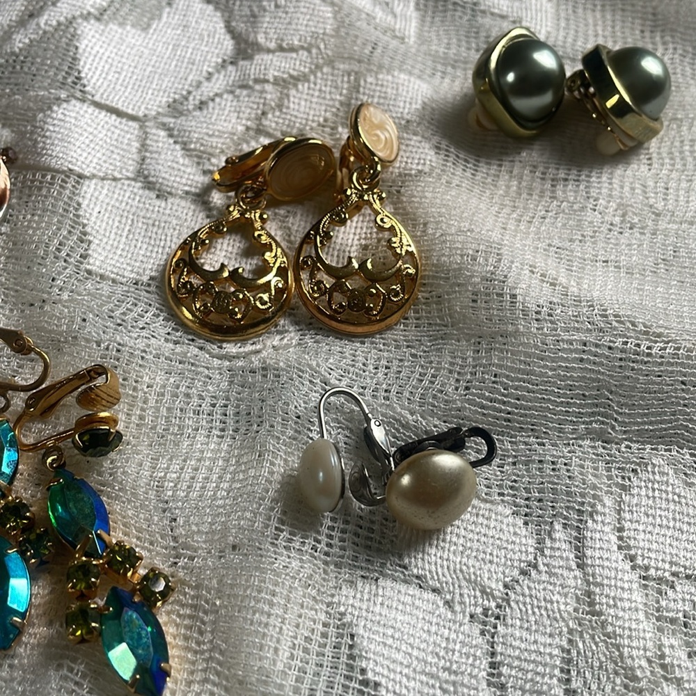 Random earrings - Picture 3 of 3